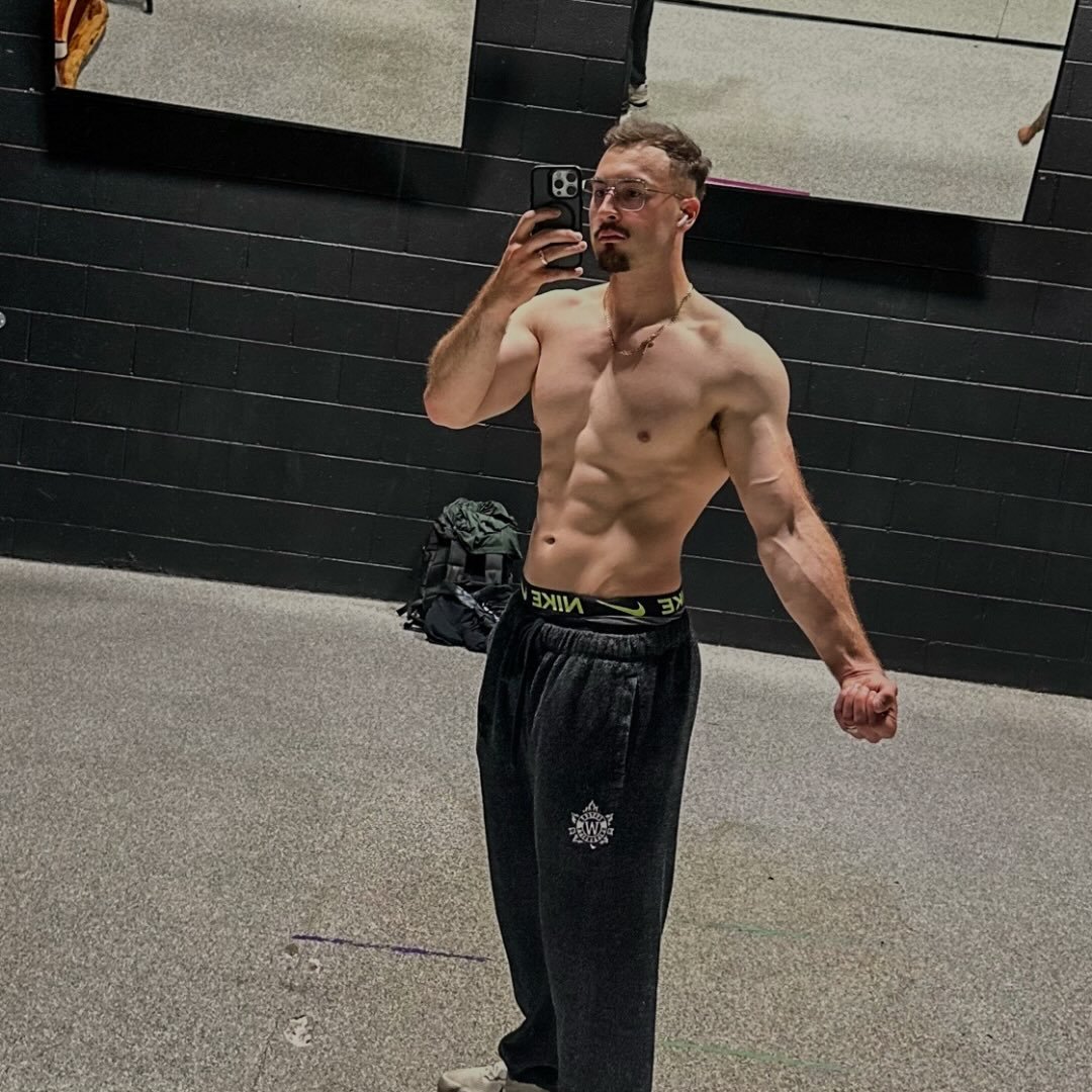 Johnathan Dodge training with weights